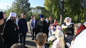 18 августа 2025 года, в канун Яблочного Спаса,творческие коллективы и солисты Краснинской централизованной клубной системы выступили с концертными номерами перед гостями и прихожанами на территории храма Преображения Господня - фото - 7