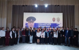 20 октября в Краснинском районном Доме культуры прошел урок мужества для школьников, организованный ветеранской организацией УФСБ, Ассоциацией «Группы «Вымпел» - фото - 3