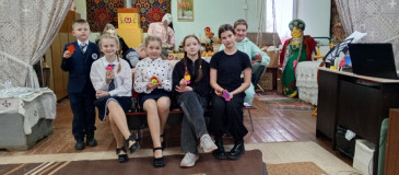 23 октября в отделе по народному творчеству МБУК «Краснинская ЦКС» для участников детской творческой студии «Параскева» прошла познавательно-развлекательная программа «В гостях у самовара» - фото - 5