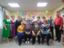 24 октября вокальная группа "Росинка" МБУК "Краснинская ЦКС" выступила на годовщине открытия Центра общения старшего поколения в поселке Красный - фото - 6