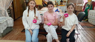 29 октября в детской студии "Параскева" МБУК "Краснинская ЦКС" прошло увлекательное, творческое занятие, на котором дети участвовали в мастер-классе "Оберег Домовёнок" по созданию "домовят" из синельной проволоки - фото - 9