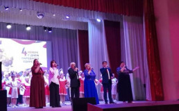 1 ноября, в преддверии Дня народного единства (в рамках «Ночи искусств - 2025»), в Краснинском районном Доме культуры прошла праздничная программа «Мы - единая Россия! Мы - единая страна!» - фото - 10