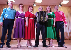 7 ноября в Гусинском сельском Доме культуры состоялся яркий концерт «По страницам российской истории» вокальной группы "Росинка" Краснинского РДК. посвященный Дню народного единства - фото - 5