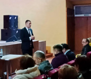 26 ноября работники МБУК "Краснинская ЦКС" приняли участие во встрече Главы округа М.В. Мищенко с жителями, которая прошла в Краснинском РДК в формате "Открытый микрофон" - фото - 5