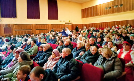 28 ноября в зале Краснинского районного Дома культуры состоялась праздничная концертная программа «Свет материнской любви», посвященная самому светлому и доброму празднику Дню матери - фото - 14