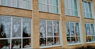 в преддверии новогодних праздников МБУК «Краснинская ЦКС» присоединилась к Всероссийской акции «Новогодние окна» - фото - 9